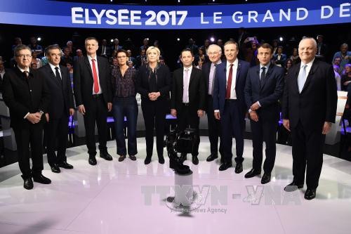 Elf Kandidaten für die Präsidentschaftswahl in Frankreich nehmen an TV-Debatte teil - ảnh 1
